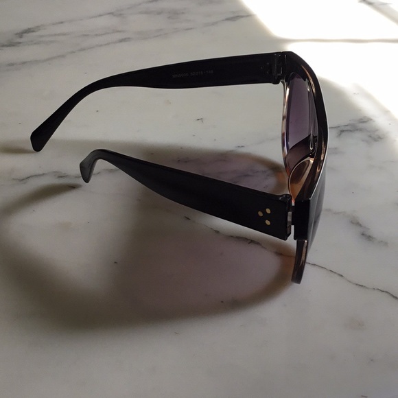 😎SALE ‼️Luxury Fashion 👩🎨 Sunglasses 🕶 - Picture 5 of 8